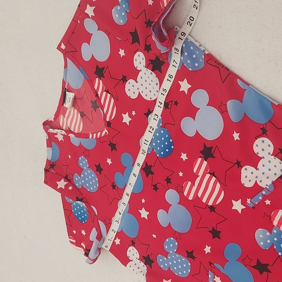 DISNEY patriotic Mickey Mouse scrub top NWOT - Picture 10 of 11
